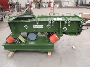 Side view of clinker vibrating feeder