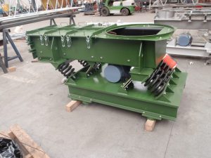 Feed end of clinker vibrating feeder.