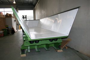 Recycling waste vibrating feeder inside.